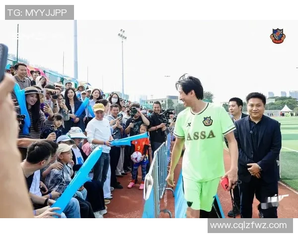 足球场上的梦幻人生与明星的奇妙邂逅 足球场上的梦幻人生与明星的奇妙邂逅