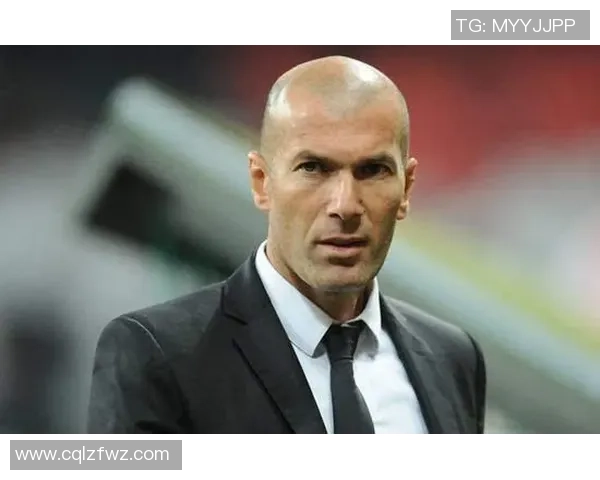 车内摆件足球明星齐达内的魅力与风采尽显车内装饰的独特魅力